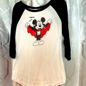 Mickey Mouse vampire Halloween shirt XL. Has a red cape attached to the back.New